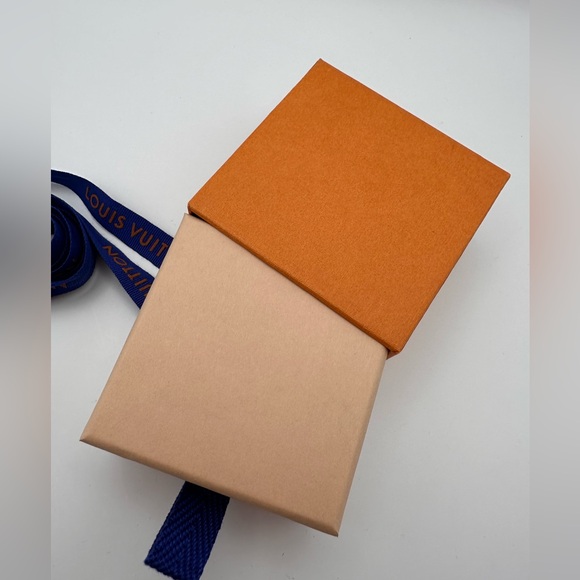 Louis Vuitton box and ribbon - Picture 2 of 6